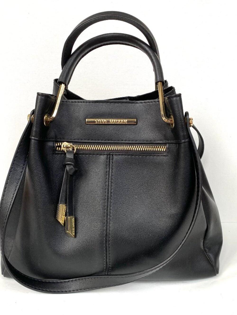 Steve Madden Shoulder Bag Purse Tote Black Bucket Gold Tone Hardware Chic Sleek
